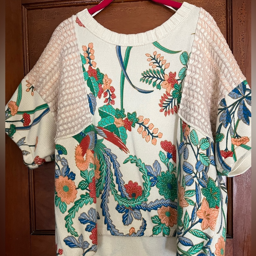 Short sleeve sweater